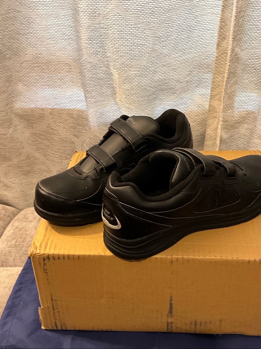 New Balance Men's 577 V1 Hook and Loop
Size 11  4E MW577VK